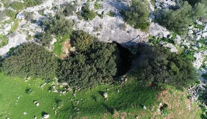 Σπήλαιο Δολίνη: Εδώ ζούσαν πάνθηρες, 45 λεπτά από το κέντρο της Αθήνας (βίντεο)